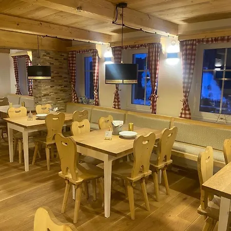 Pod Lesem Guest house